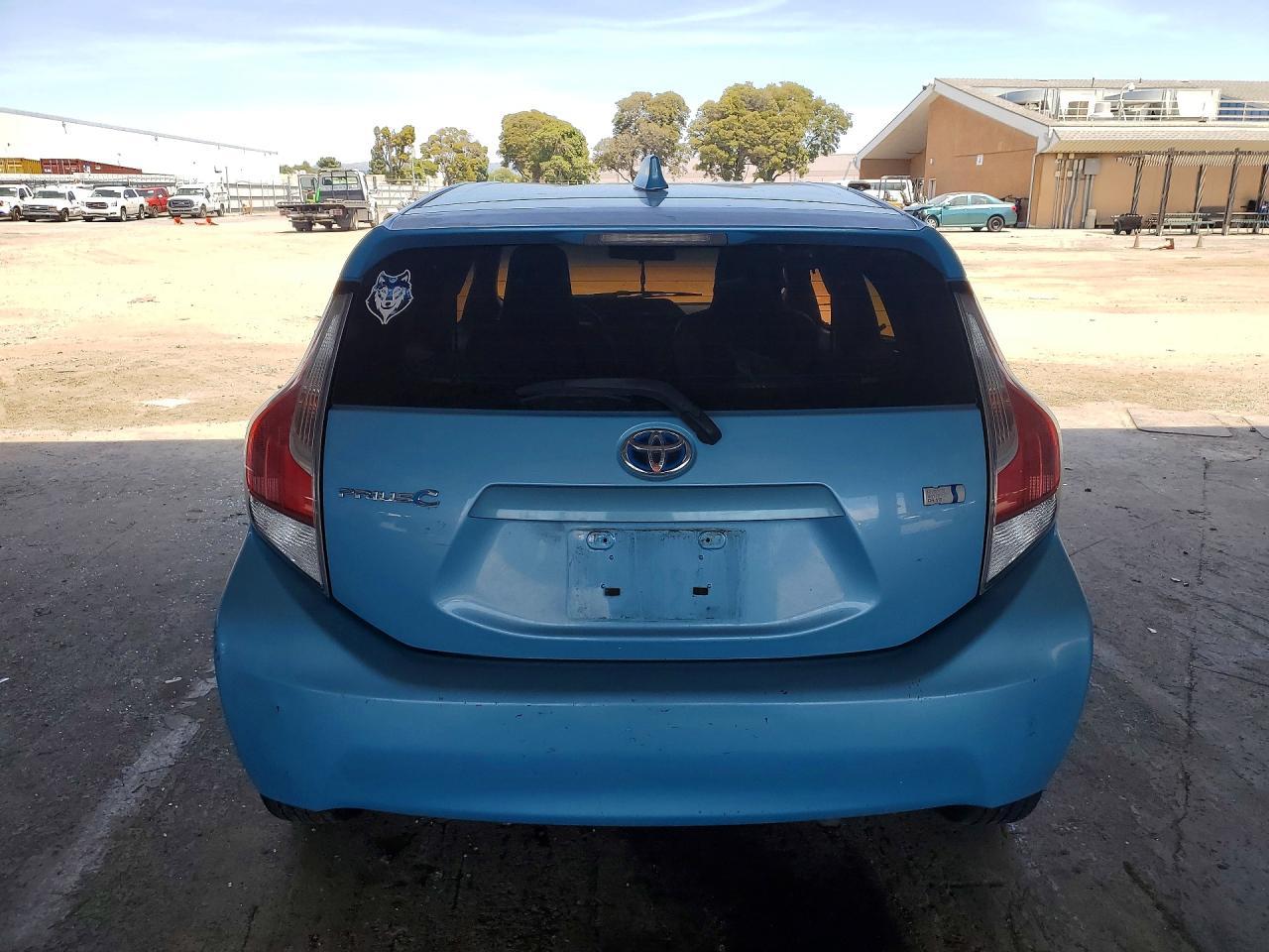 2015 Toyota Prius C One - Image 6