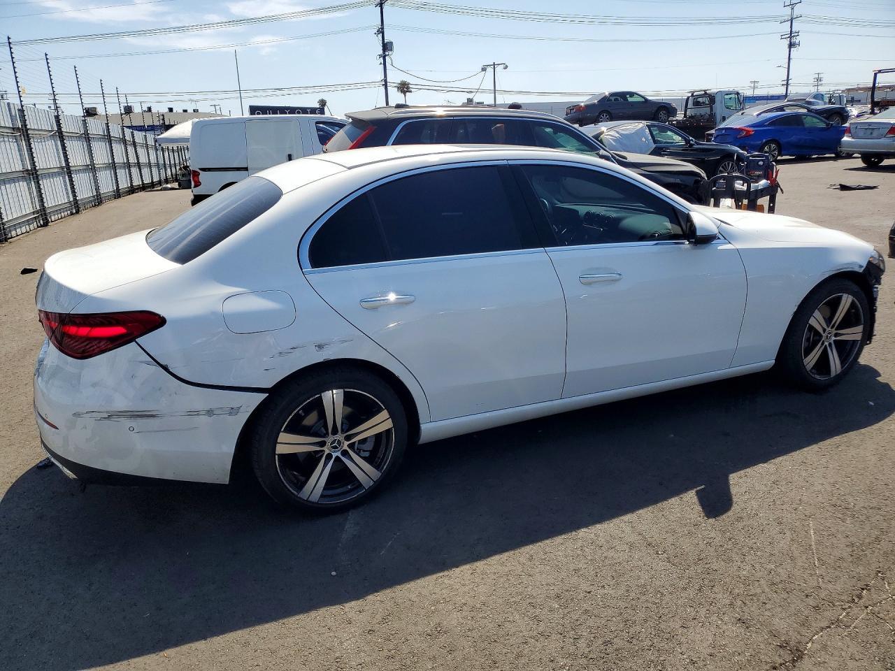 2025 Mercedes-Benz C 300 - Фото 3