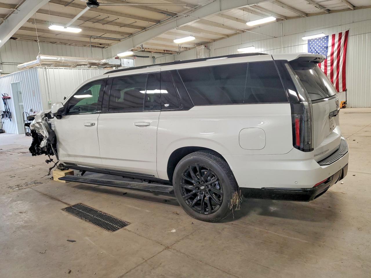 2025 Cadillac Escalade Esv Sport Platinum - Image 2