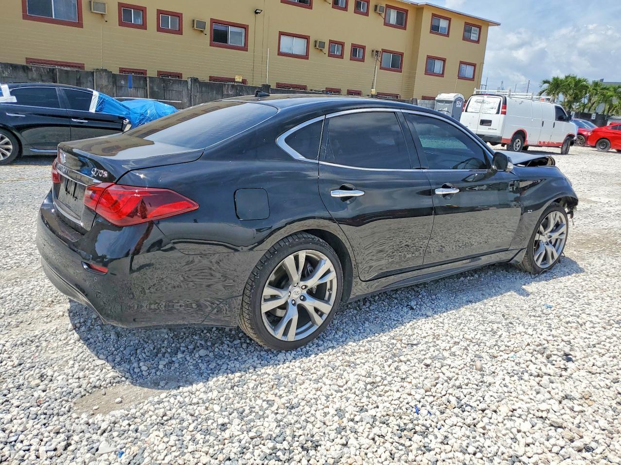 2015 Infiniti Q70 3.7 - Фото 3