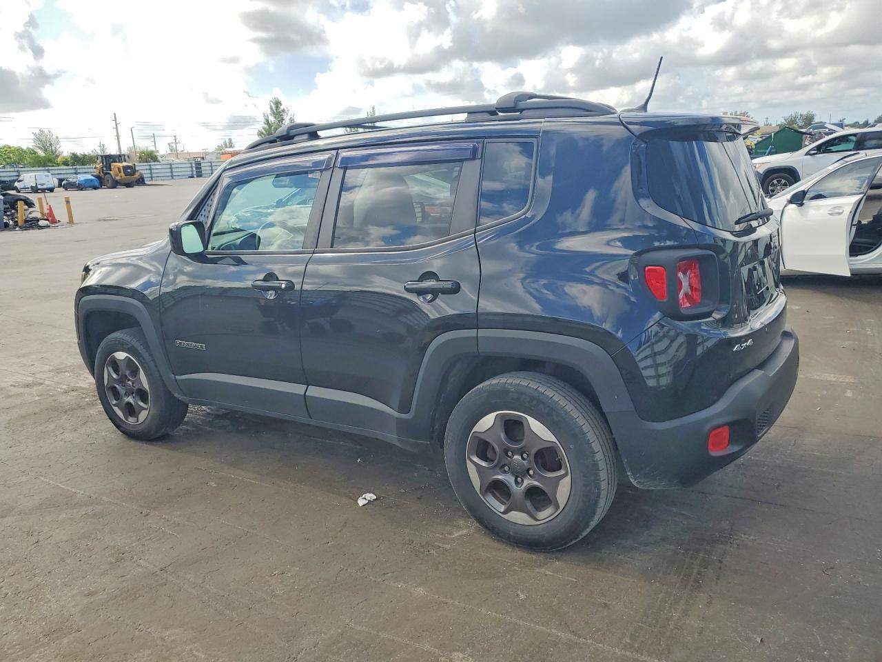 2016 Jeep Renegade Latitude - Фото 2