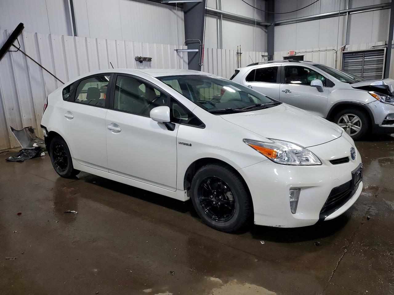 2012 Toyota Prius Three - Фото 4