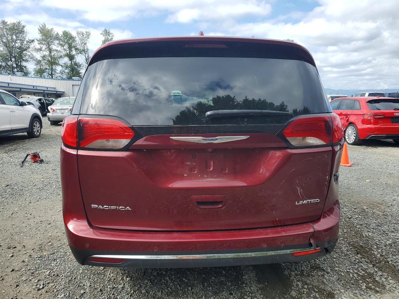 2020 Chrysler Pacifica Limited - Image 6