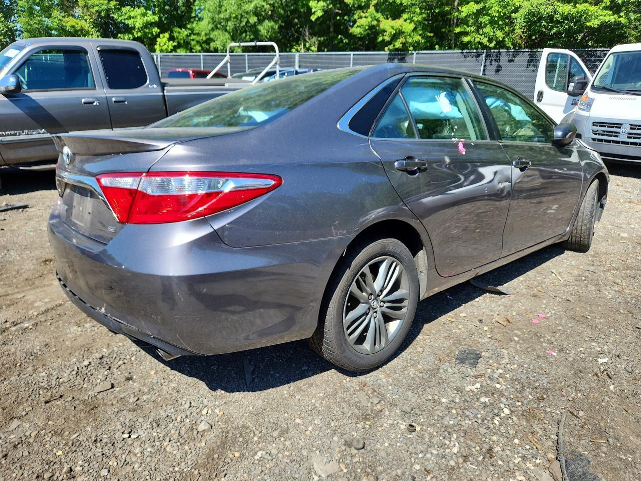 2017 Toyota Camry Se - Фото 3