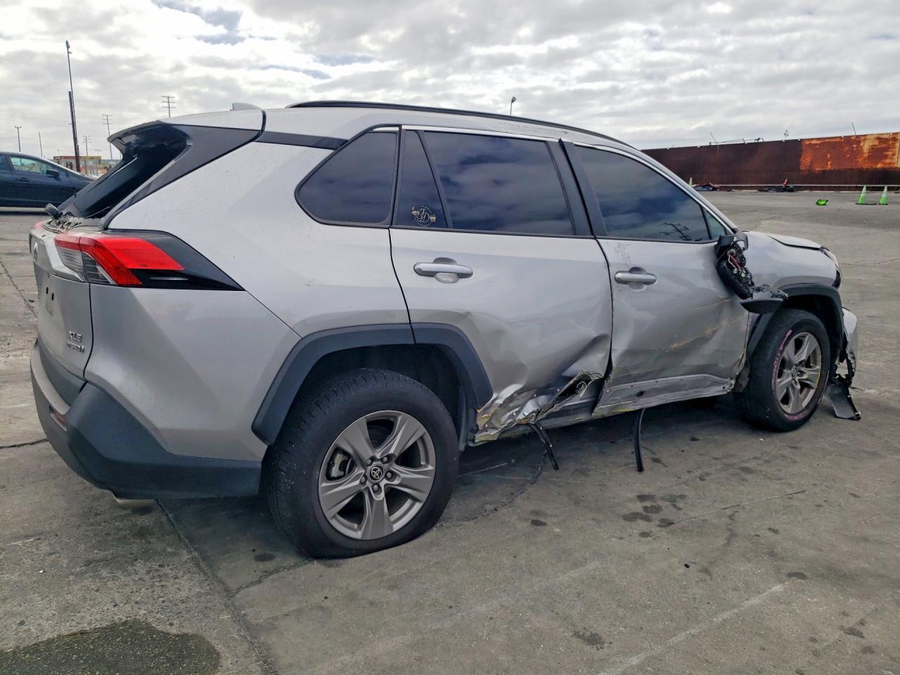 2024 Toyota Rav4 Hybrid Xle - Image 3