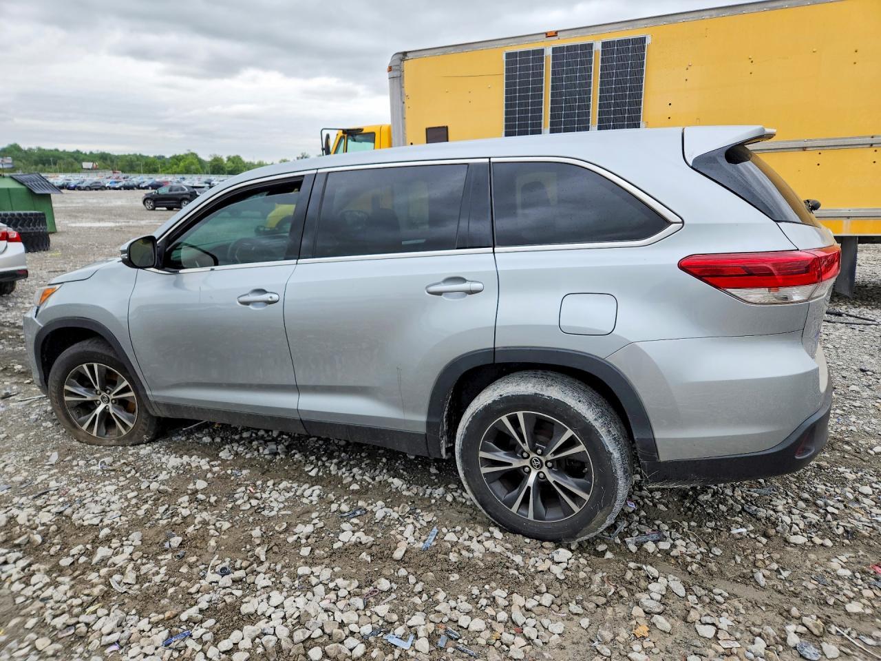 2019 Toyota Highlander Le - Image 2