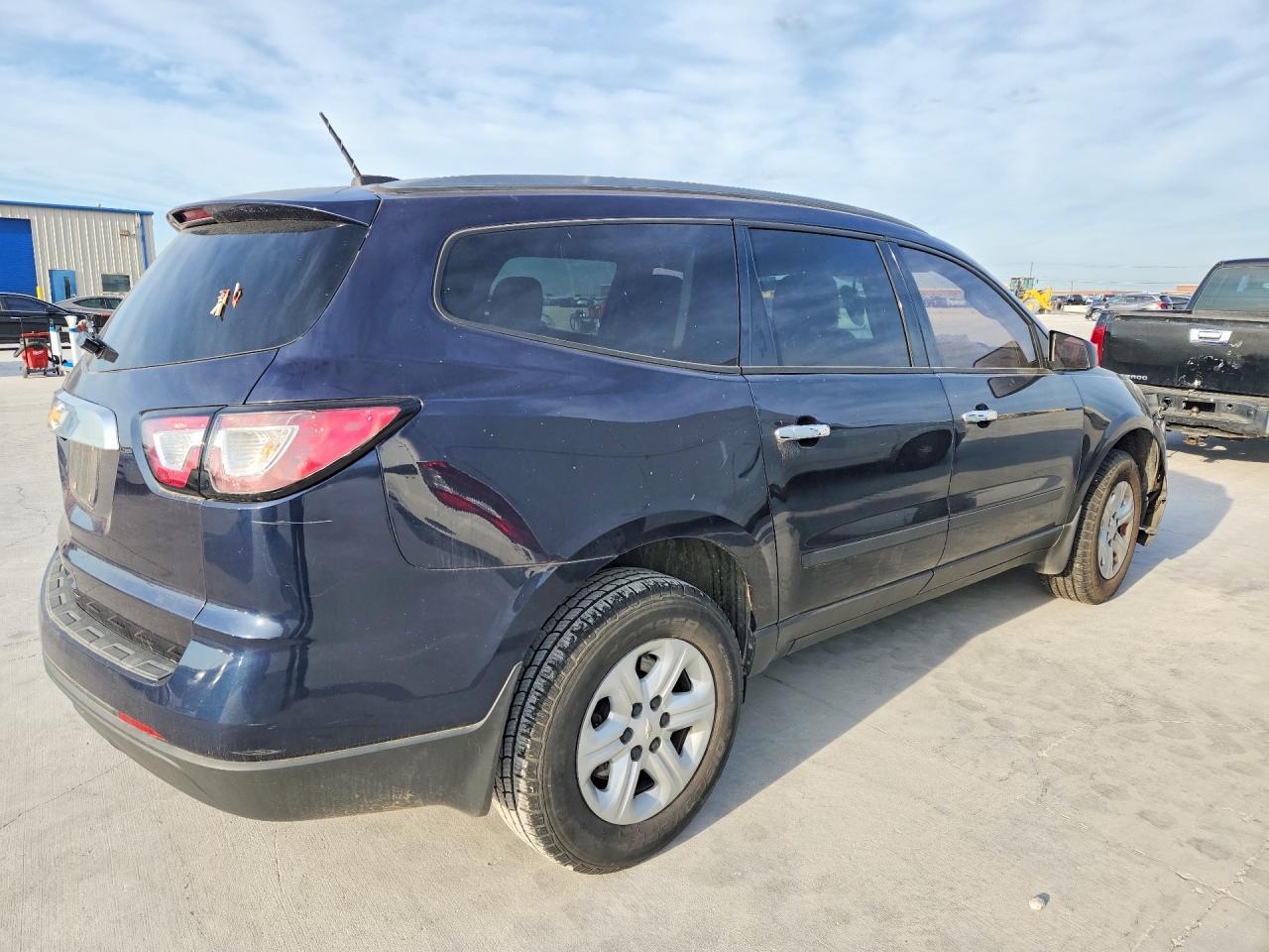 2017 Chevrolet Traverse Ls - Image 3
