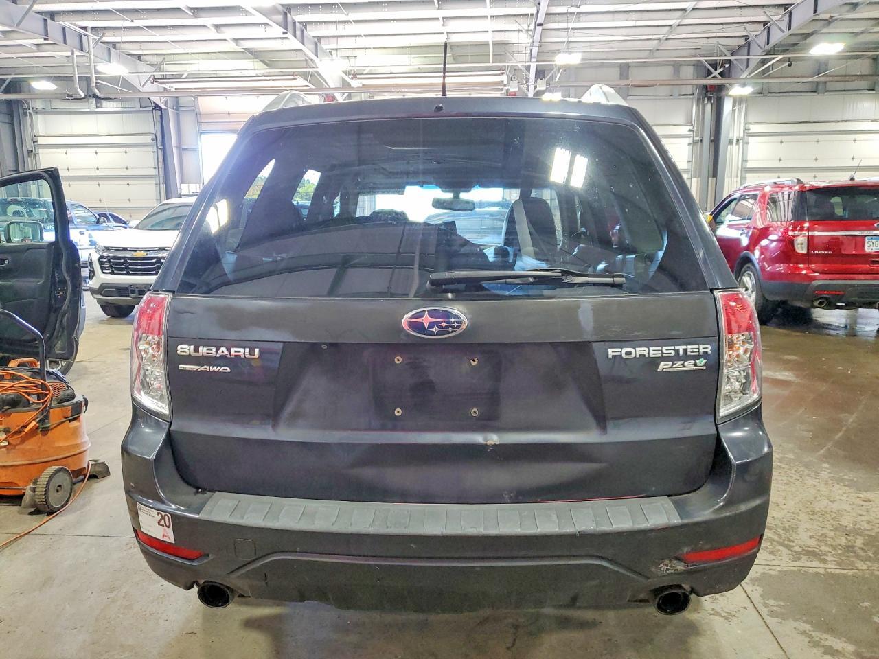 2011 Subaru Forester Touring - Фото 6