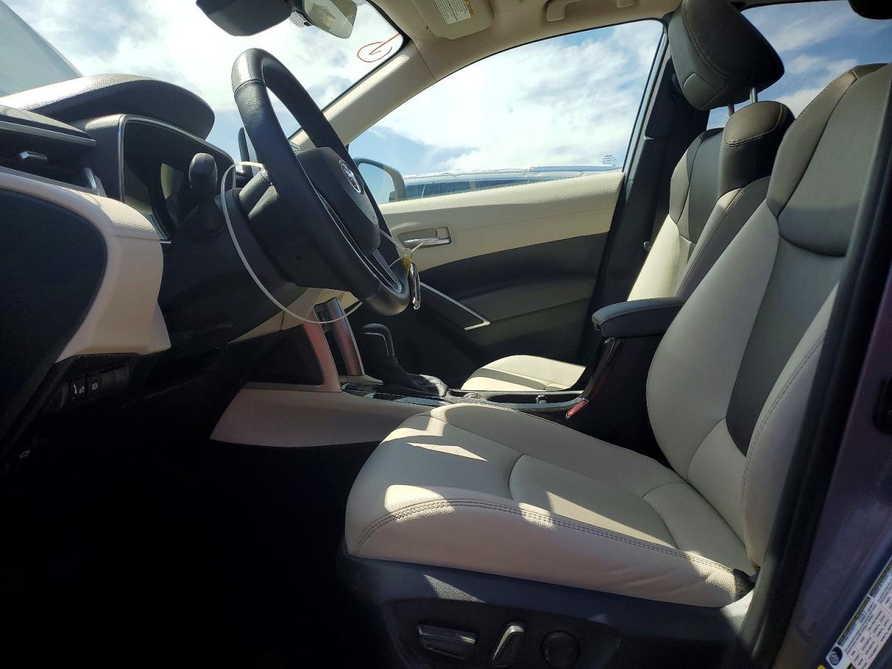 2024 Toyota Corolla Cross Xle - Image 7