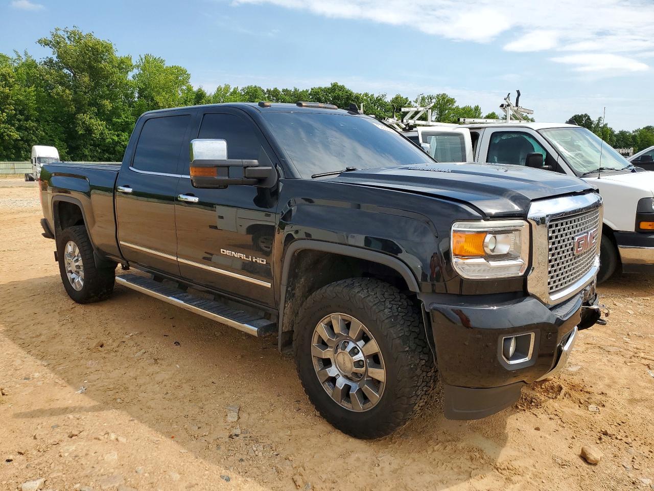 2016 GMC Sierra K2500 Denali - Image 4