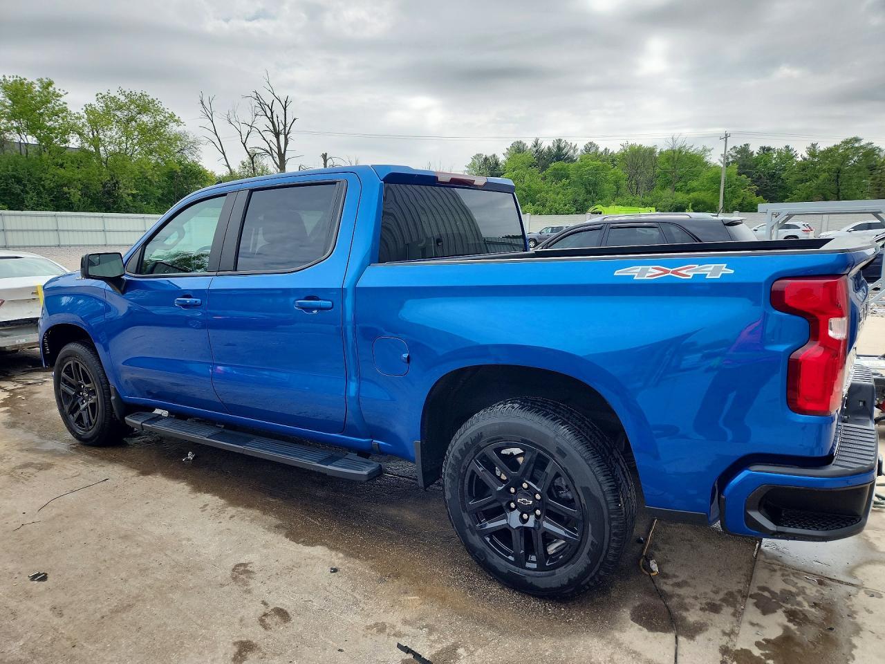 2022 Chevrolet Silverado K1500 Rst - Фото 2