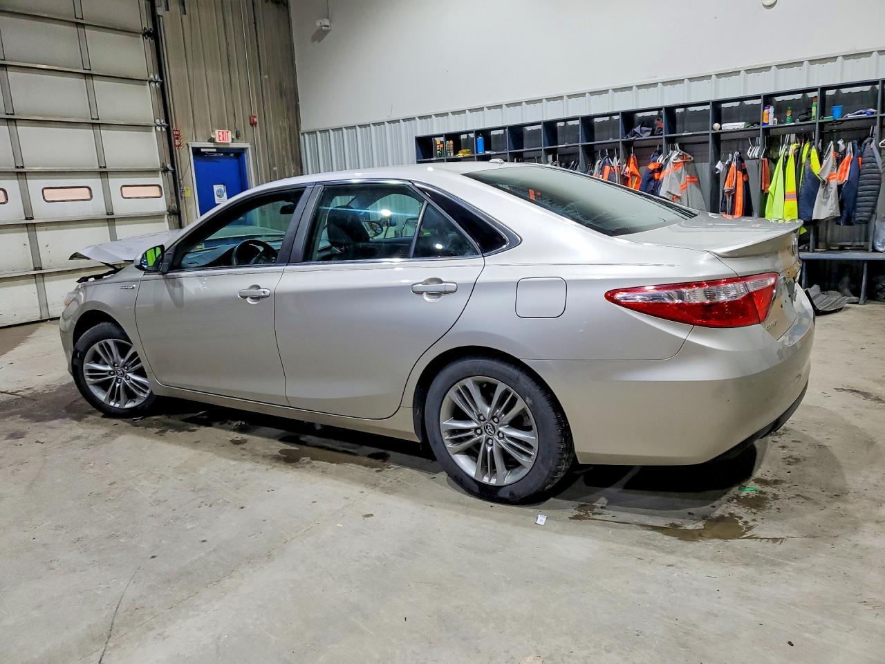 2016 Toyota Camry Hybrid Se - Image 2