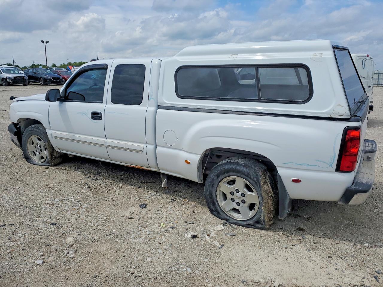 2005 Chevrolet Silverado K1500 - Image 2