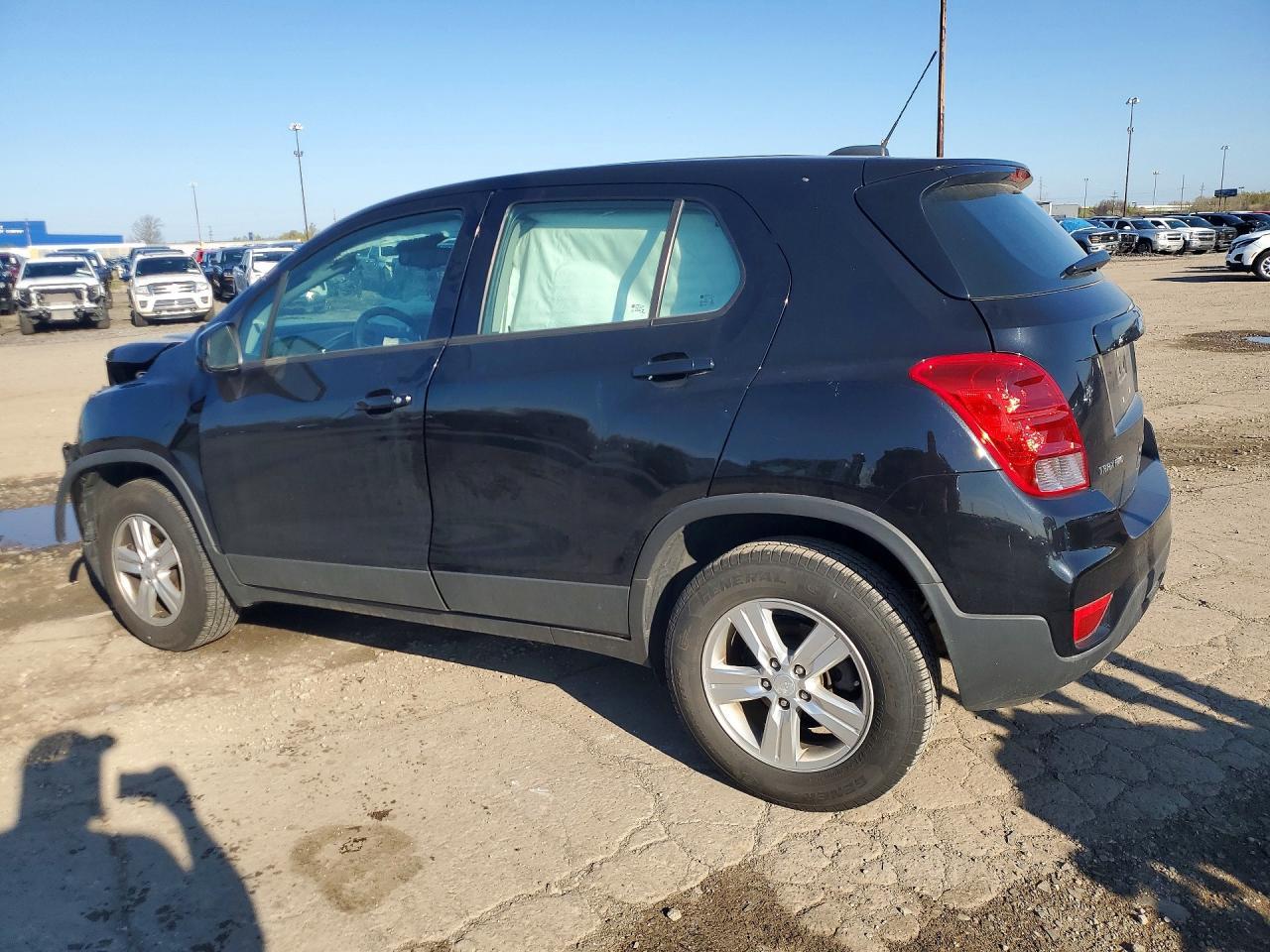 2019 Chevrolet Trax Ls - Image 2
