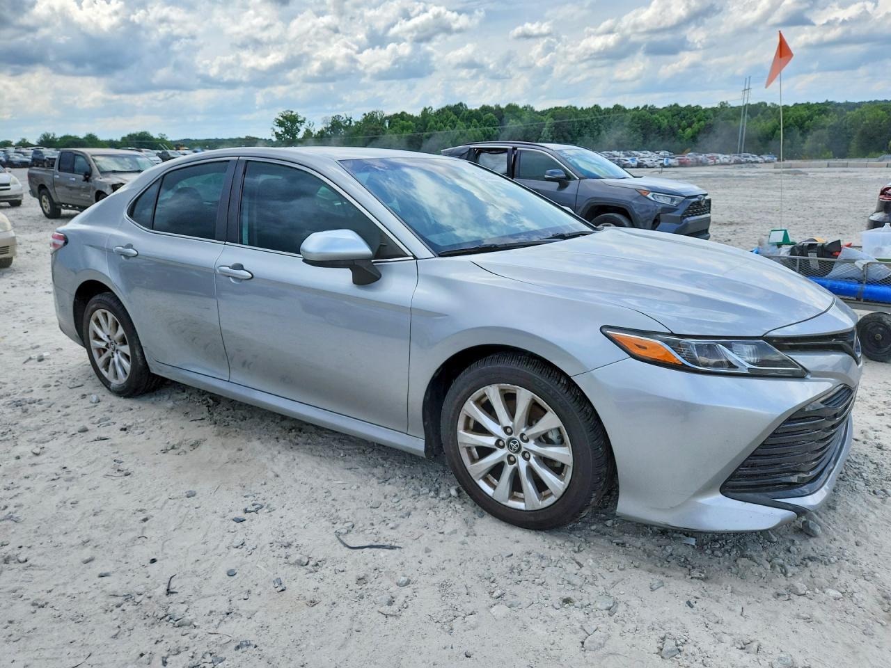 2019 Toyota Camry Le - Фото 4
