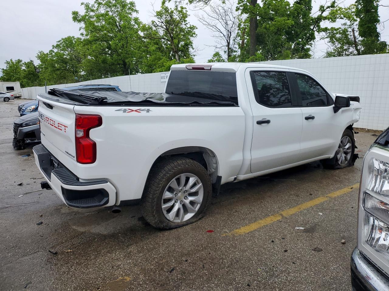2020 Chevrolet Silverado K1500 Custom - Фото 3