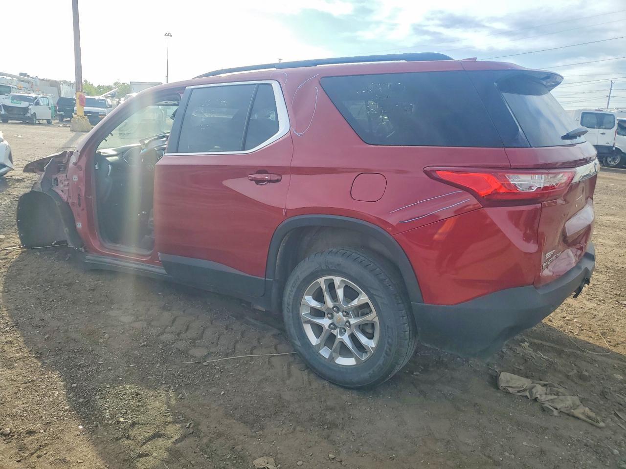 2020 Chevrolet Traverse Lt - Image 2