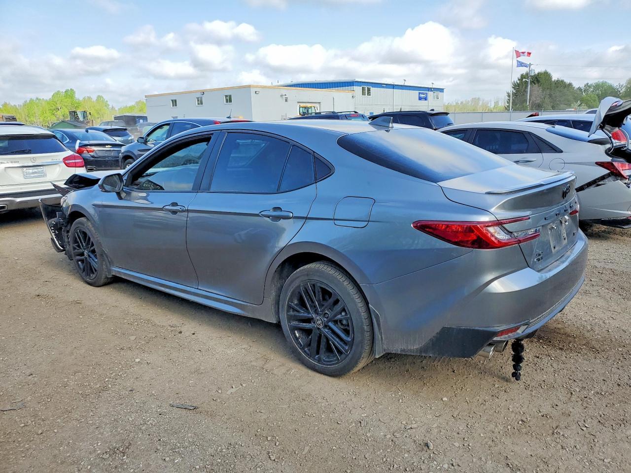 2025 Toyota Camry Le - Фото 2