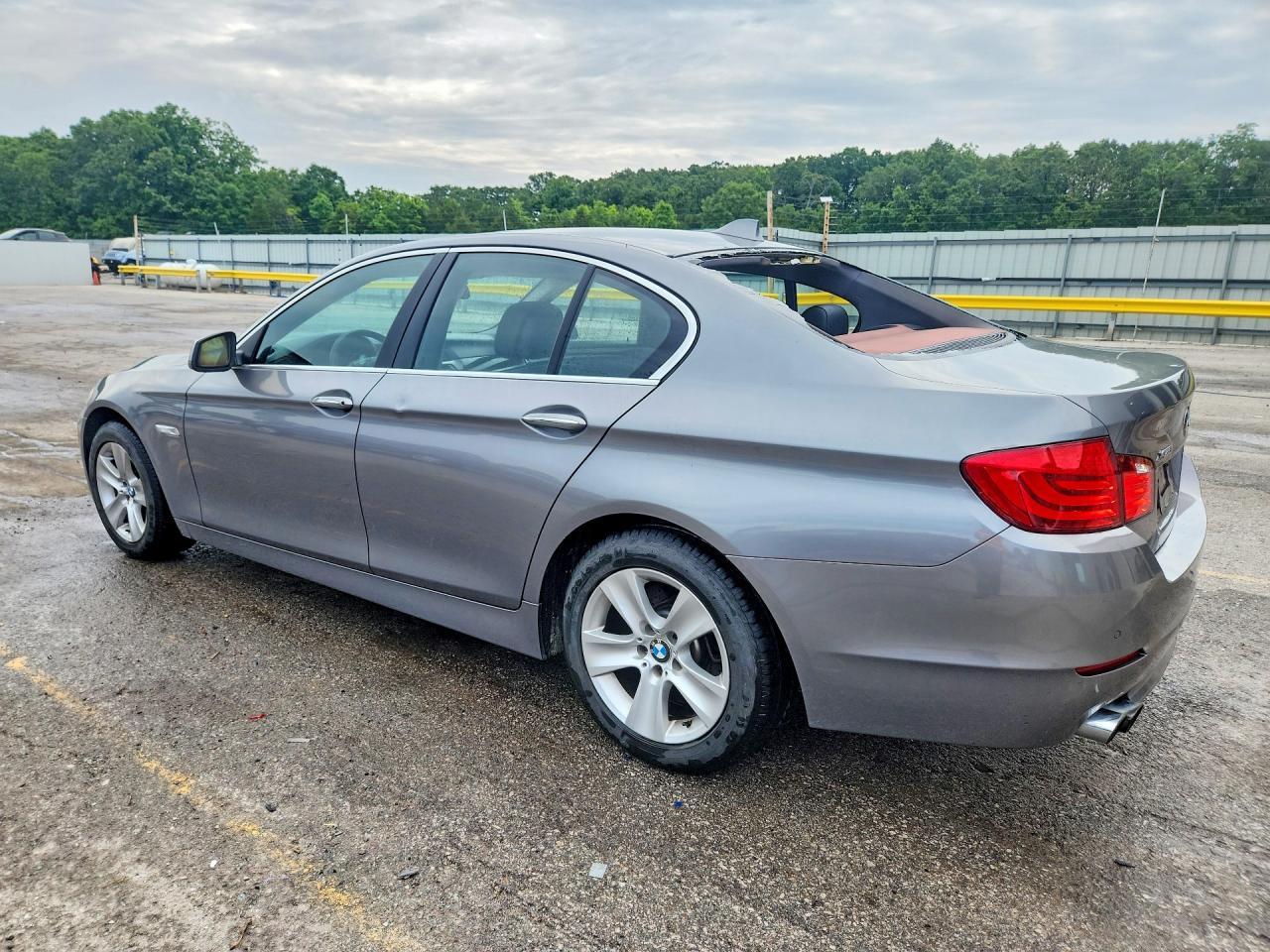 2013 BMW 528 Xi - Image 2