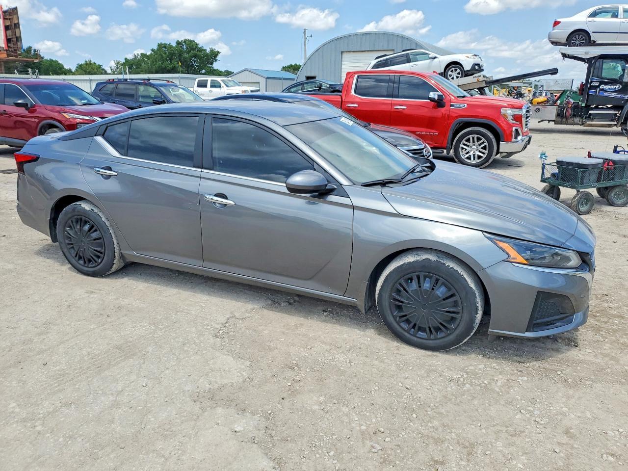 2023 Nissan Altima S - Фото 4