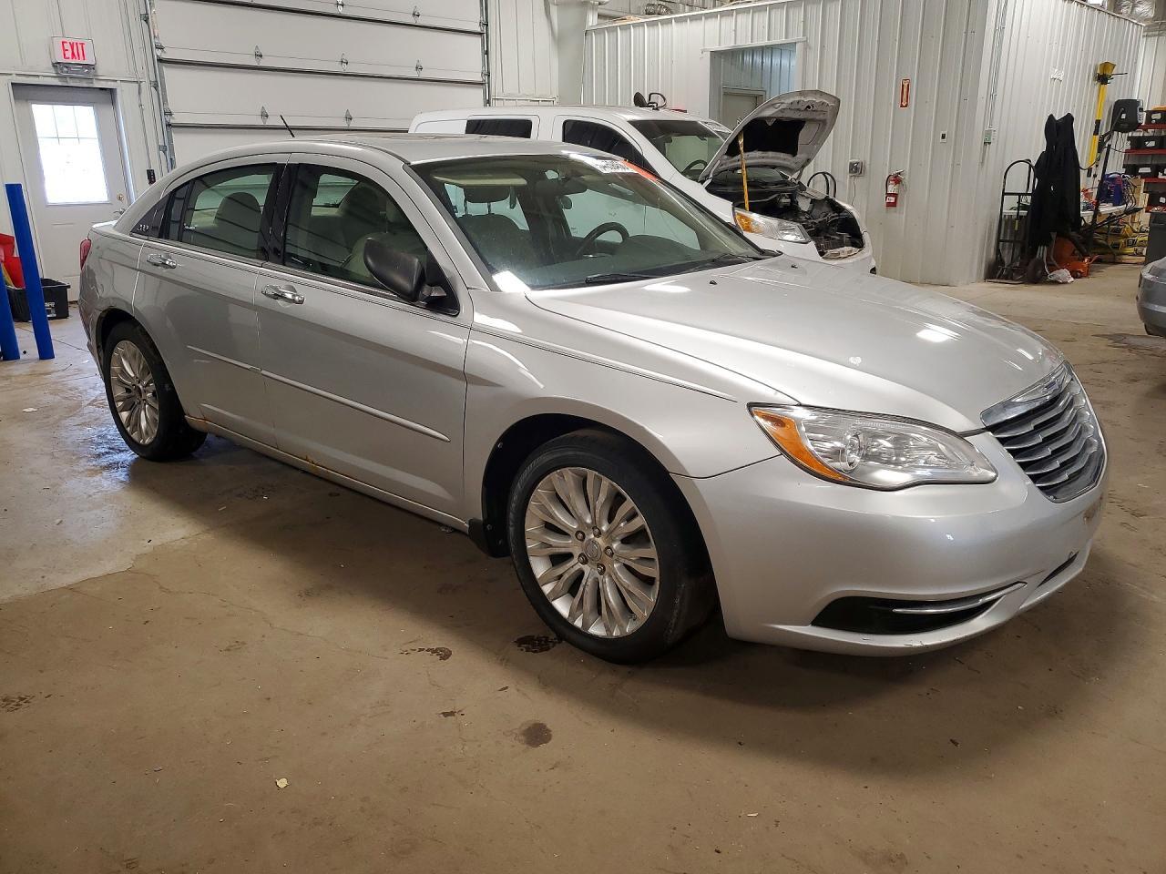 2011 Chrysler 200 Touring - Image 4