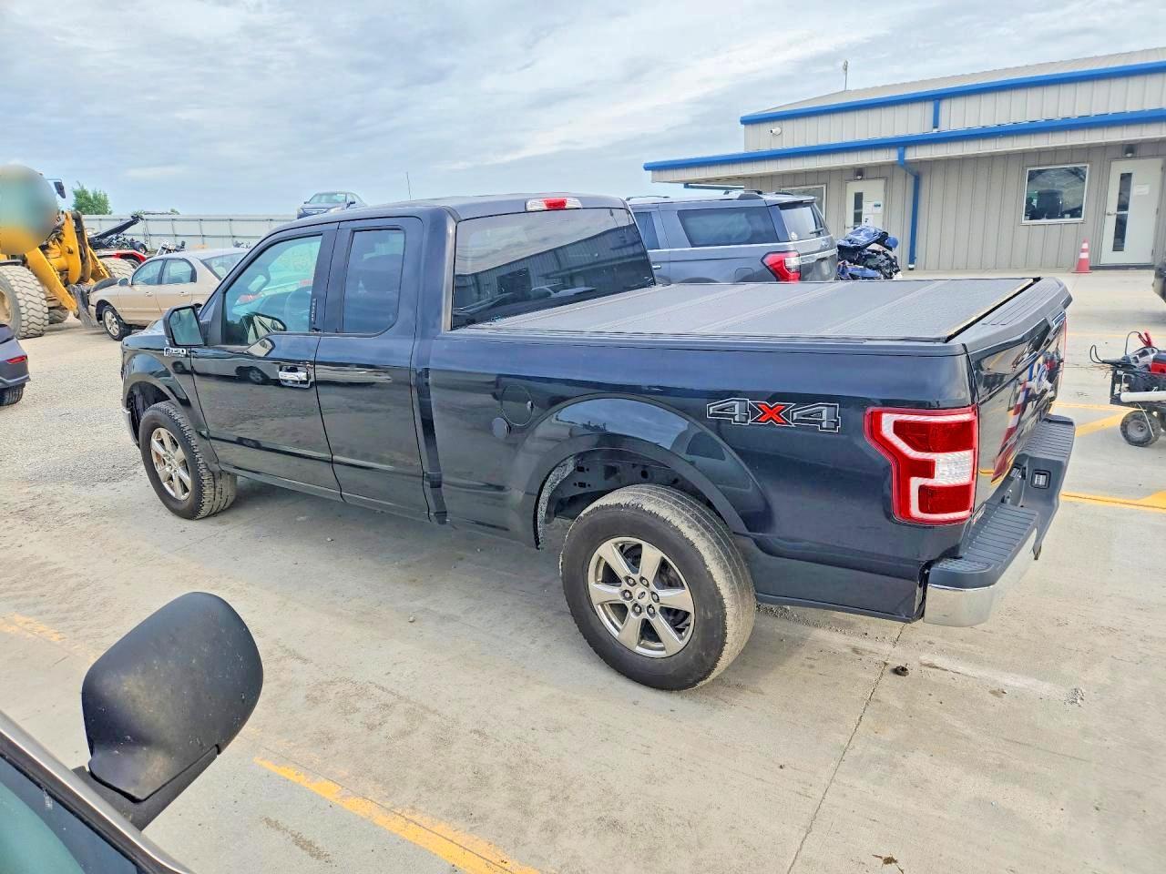 2018 Ford F150 Super Cab - Фото 2