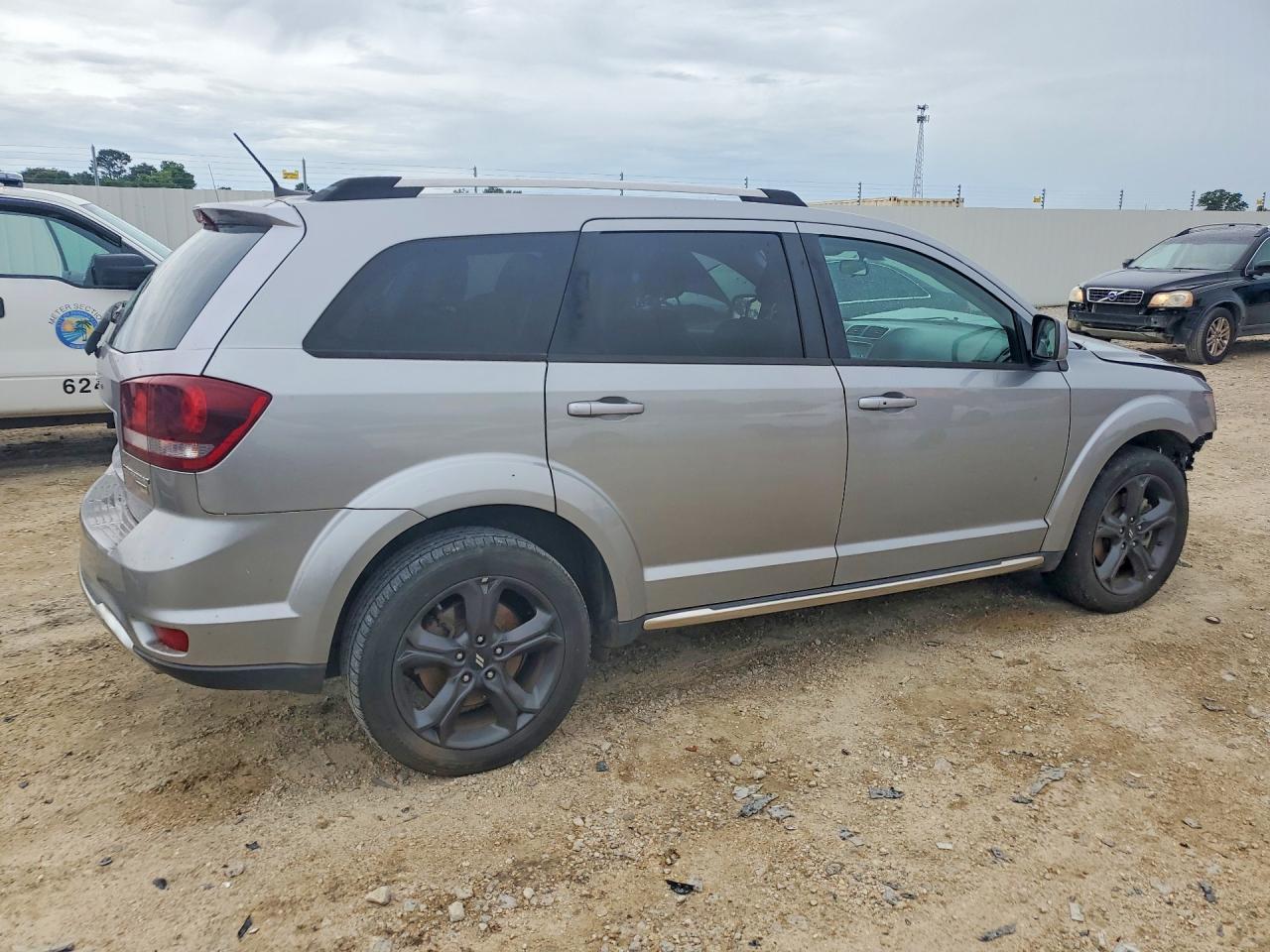 2018 Dodge Journey Crossroad - Image 3
