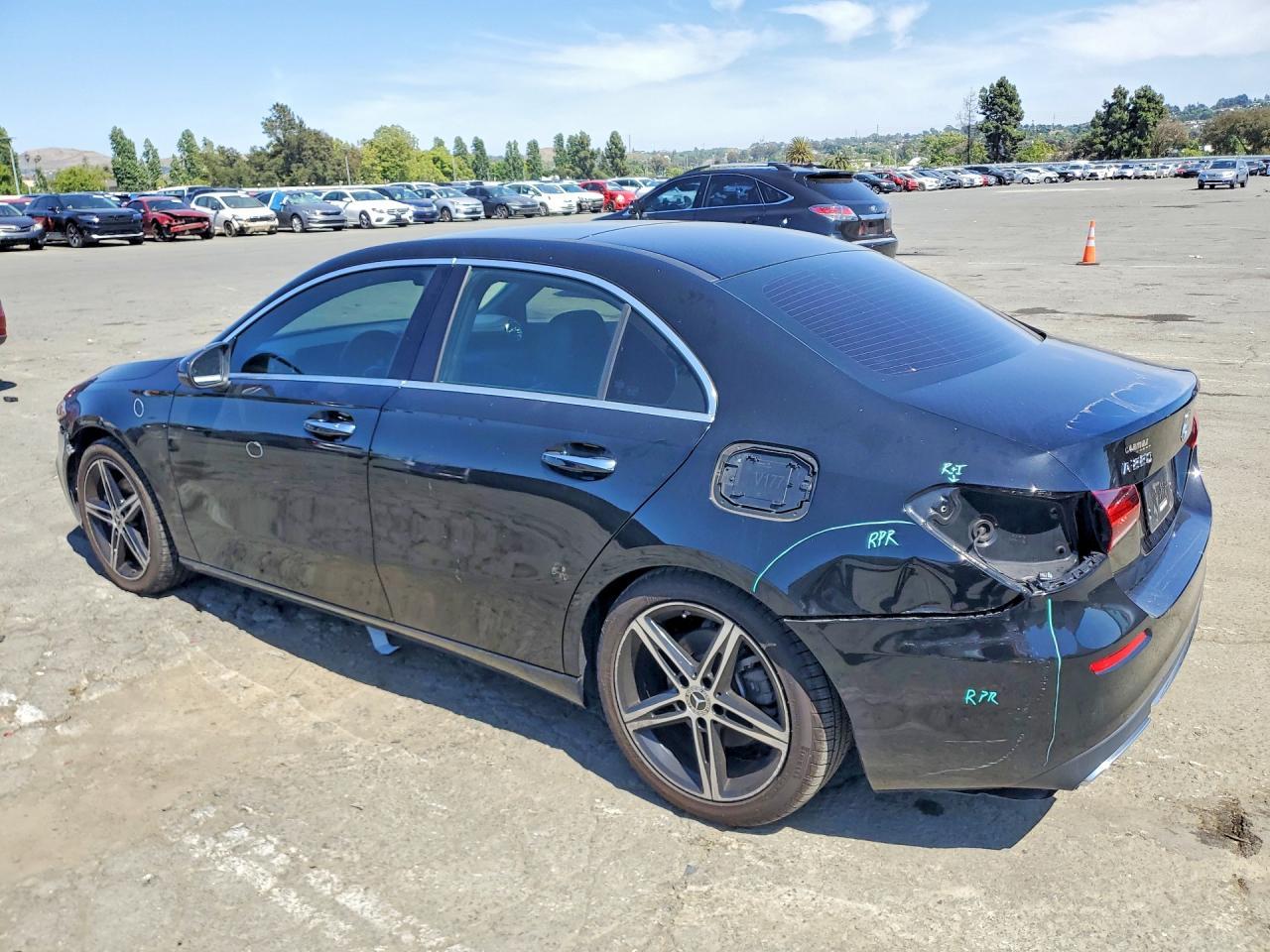 2021 Mercedes-Benz A 220 - Фото 2