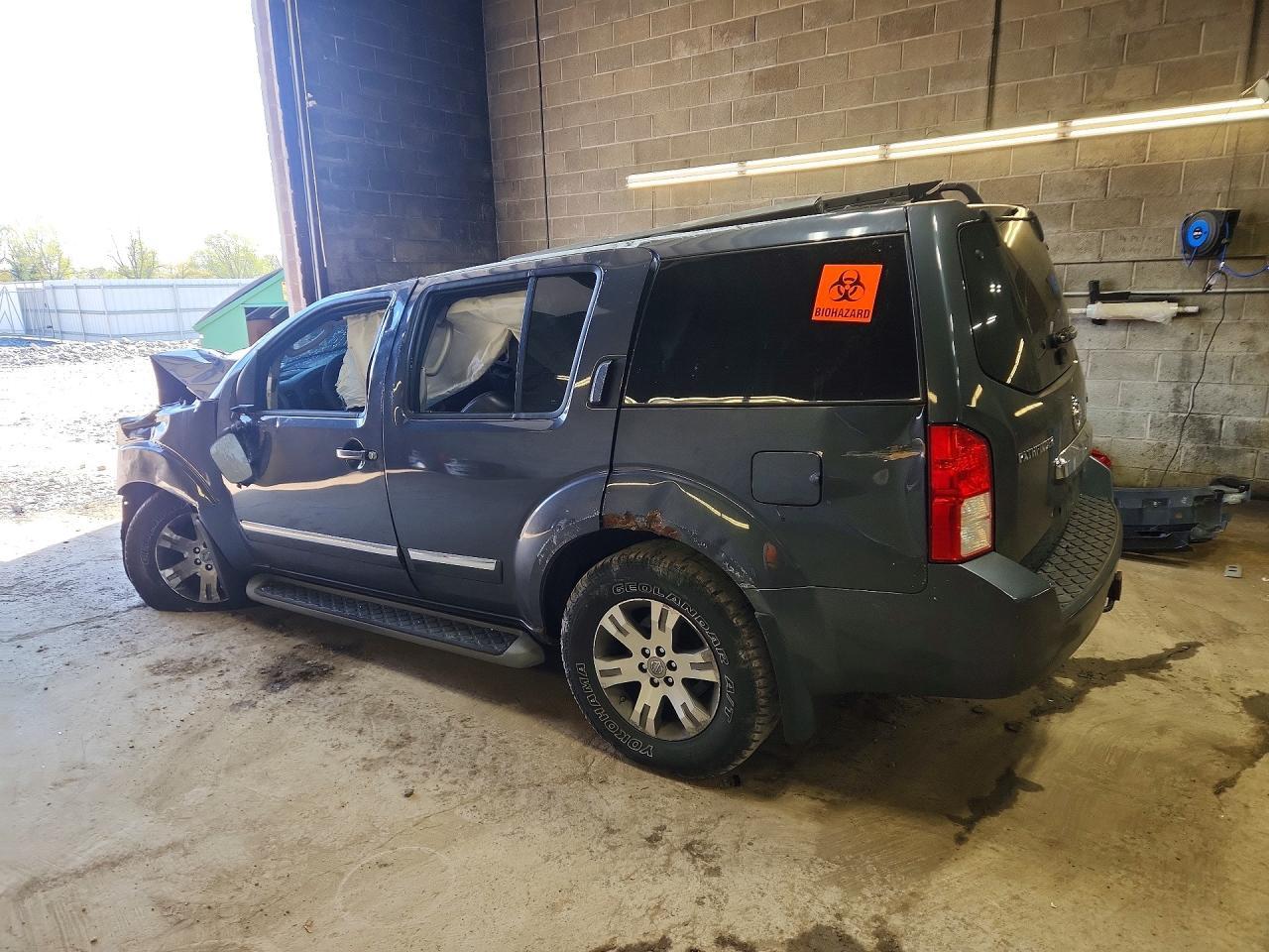 2012 Nissan Pathfinder S - Фото 2