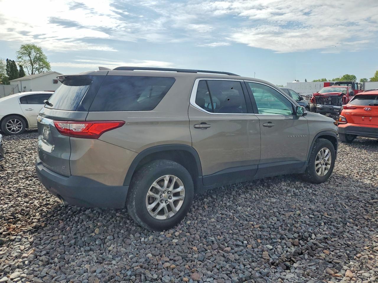2019 Chevrolet Traverse Lt - Image 3