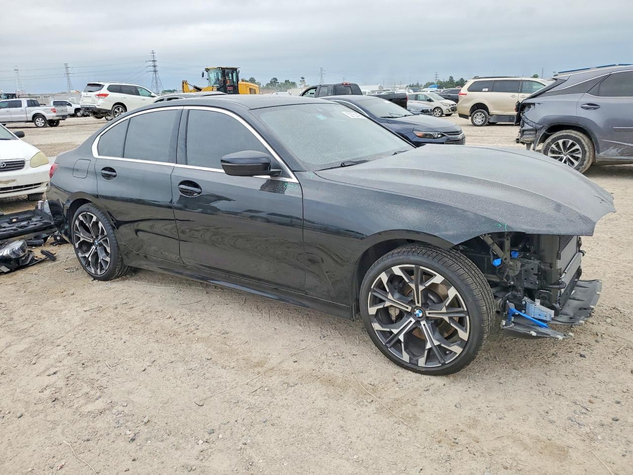 2025 BMW 330I - Фото 4