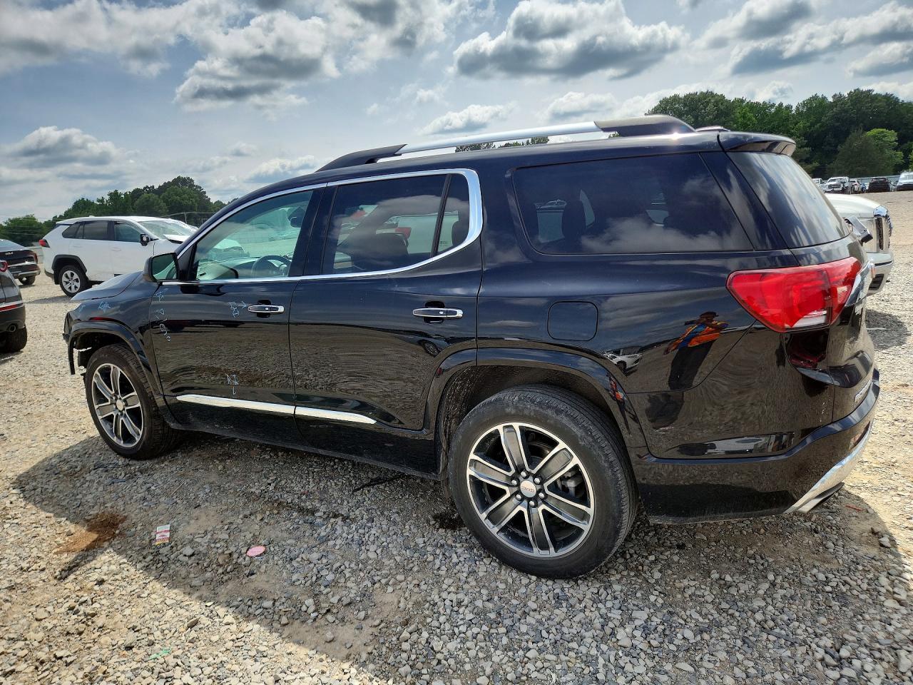 2017 GMC Acadia Denali - Фото 2