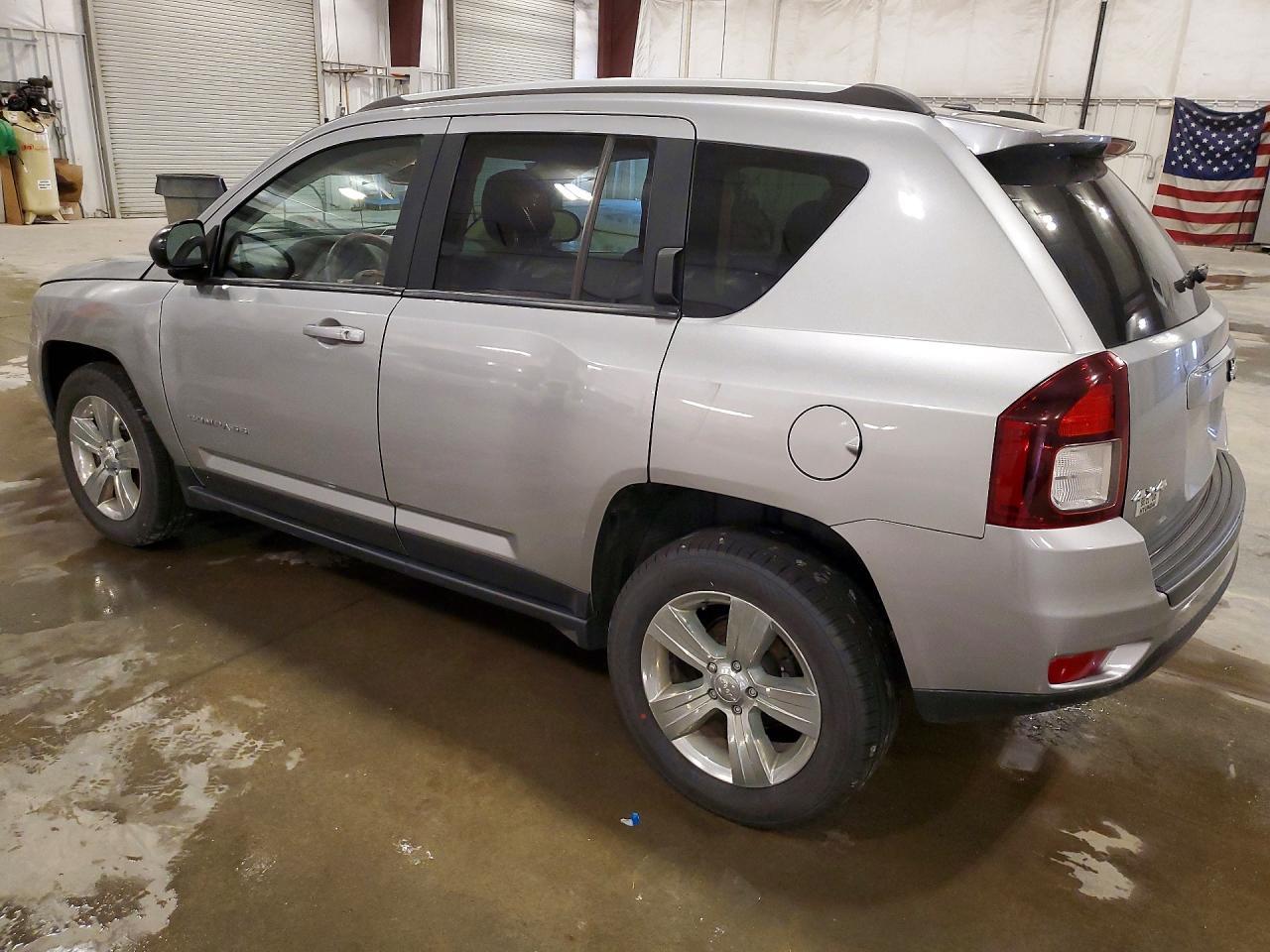 2016 Jeep Compass Sport - Фото 2