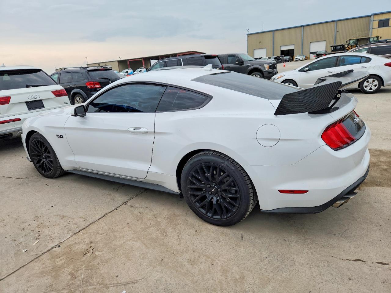 2022 Ford Mustang Gt - Фото 2