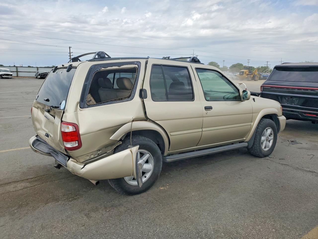 2000 Nissan Pathfinder Xe - Image 3