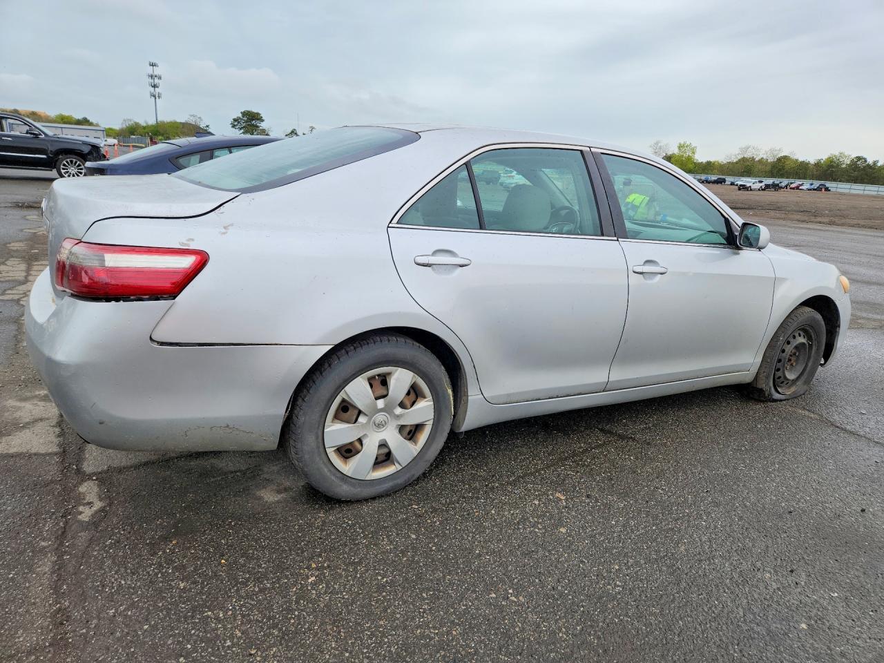 2009 Toyota Camry Le - Image 3