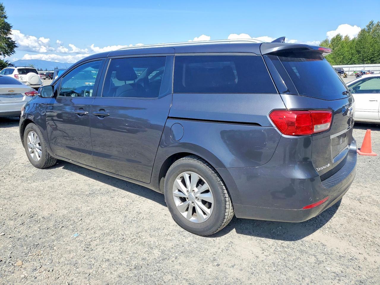 2015 Kia Sedona Lx - Image 2