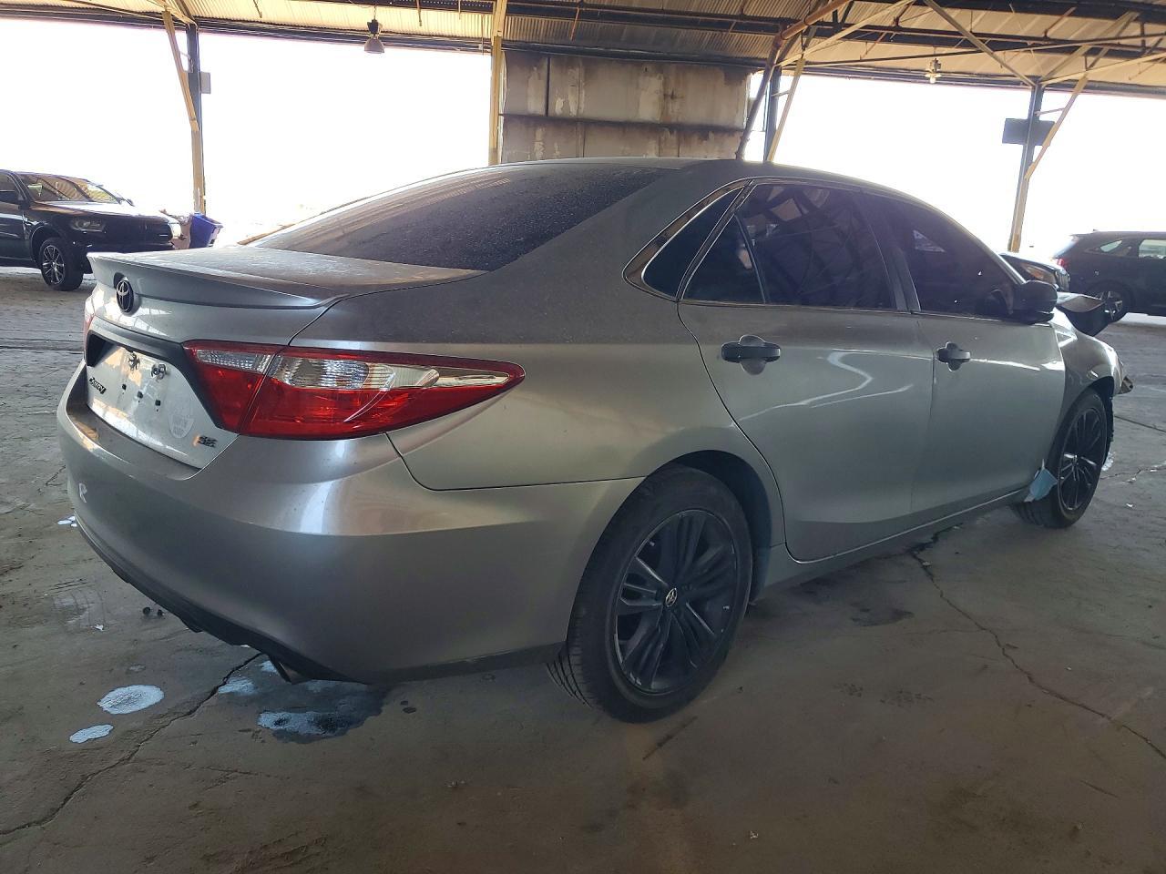 2016 Toyota Camry Se - Image 3