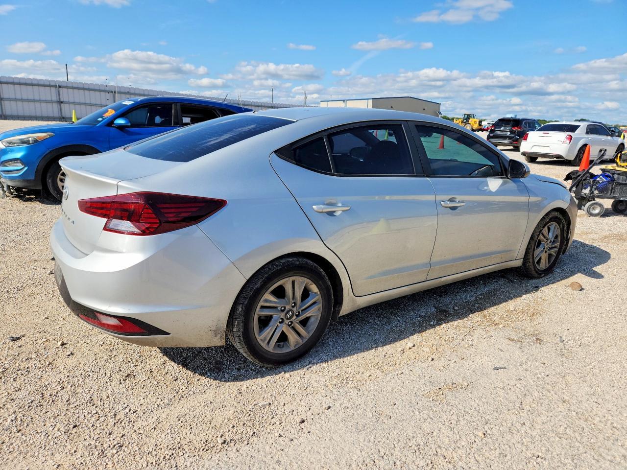 2019 Hyundai Elantra Sel - Фото 3