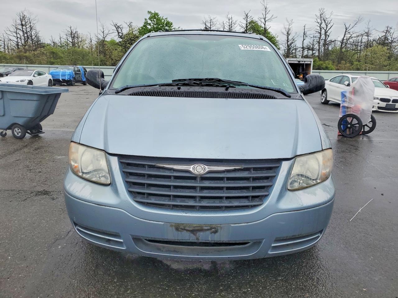 2005 Chrysler Town & Country - Image 5