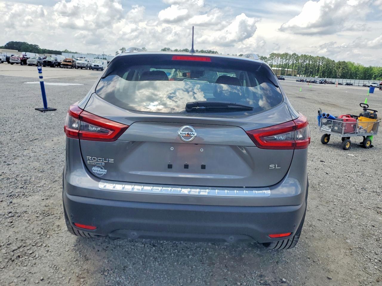 2022 Nissan Rogue Sport Sl - Image 6