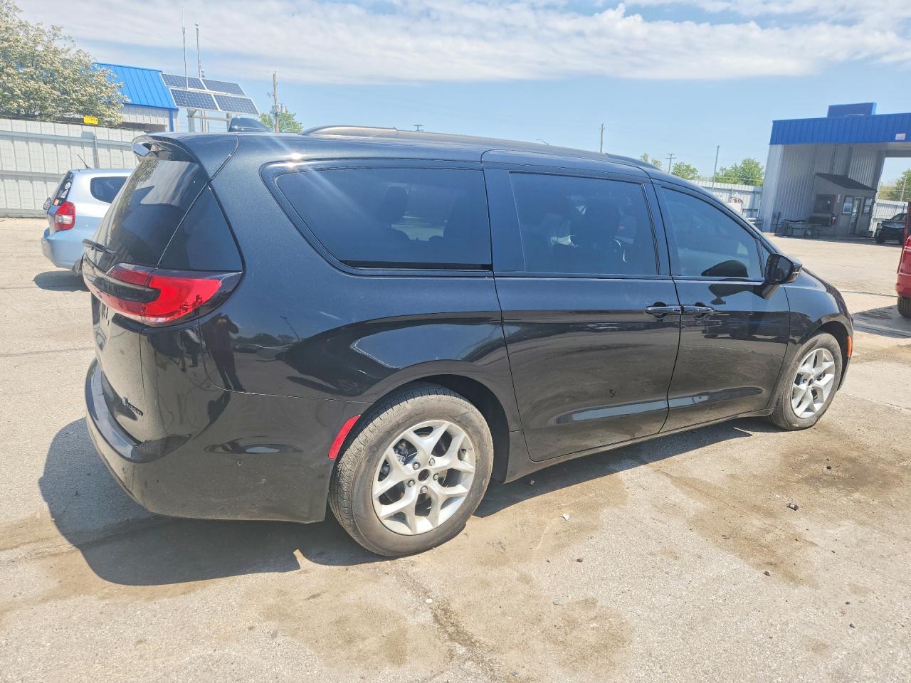 2021 Chrysler Pacifica Hybrid Touring L - Image 3
