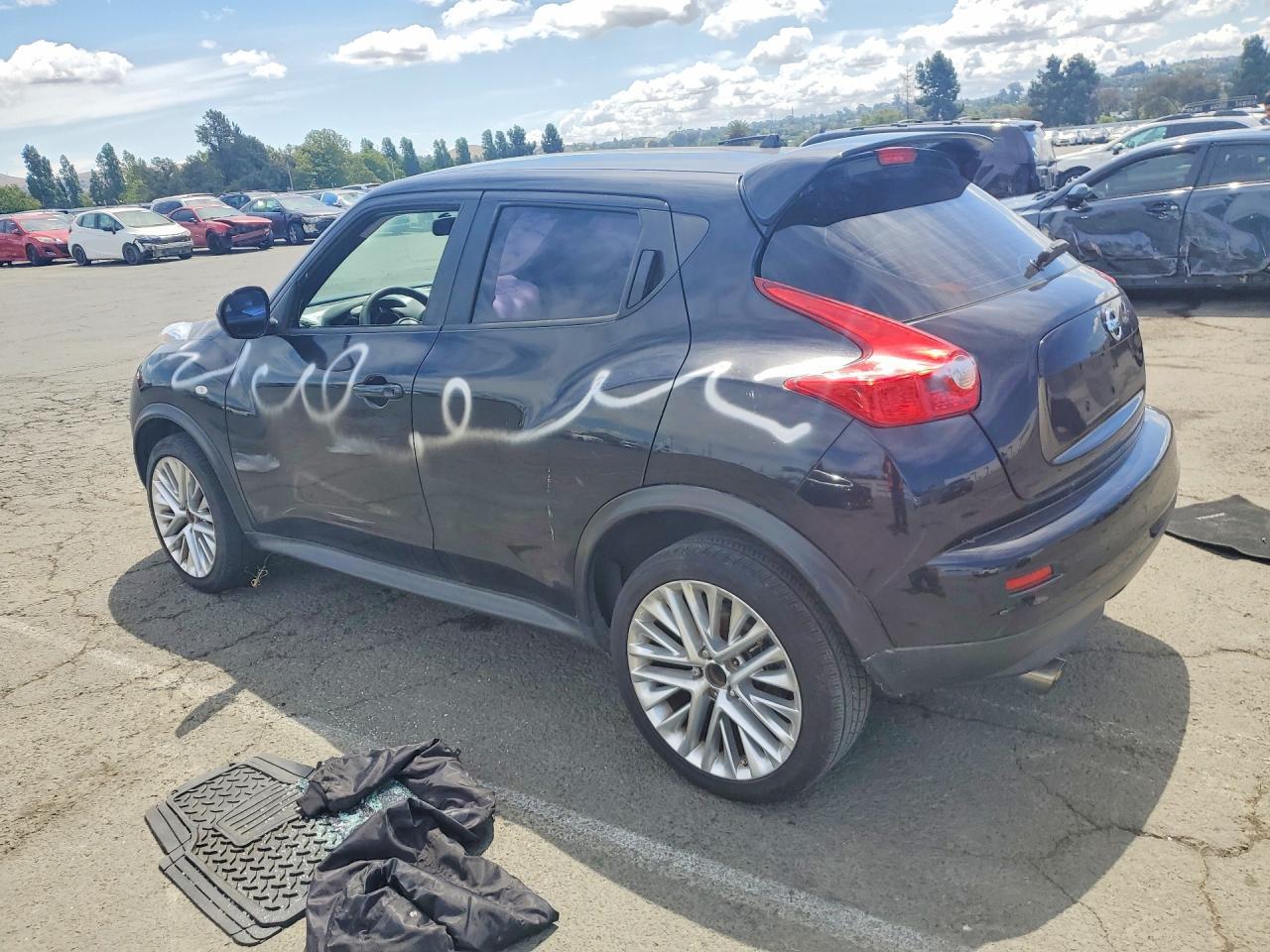 2011 Nissan Juke S - Image 2