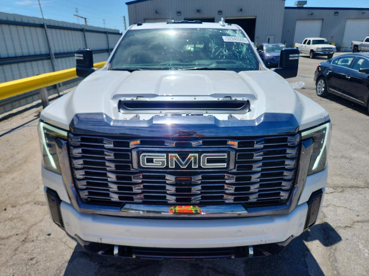 2024 GMC Sierra K2500 Denali Ultimate - Image 5