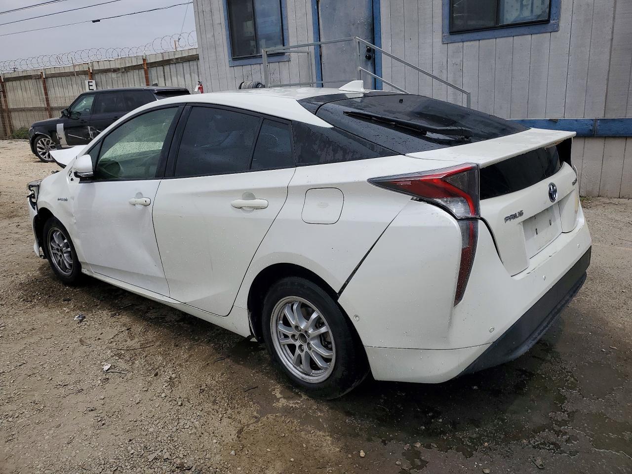 2017 Toyota Prius Two - Фото 2