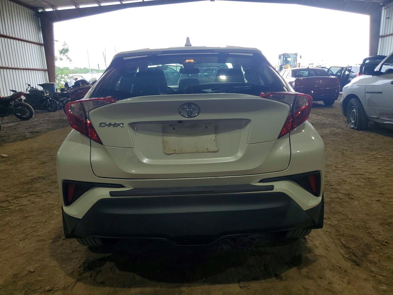 2019 Toyota C-Hr Le - Image 6