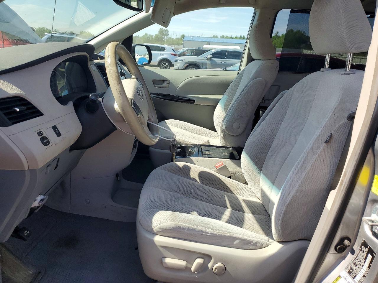 2011 Toyota Sienna Le - Image 7
