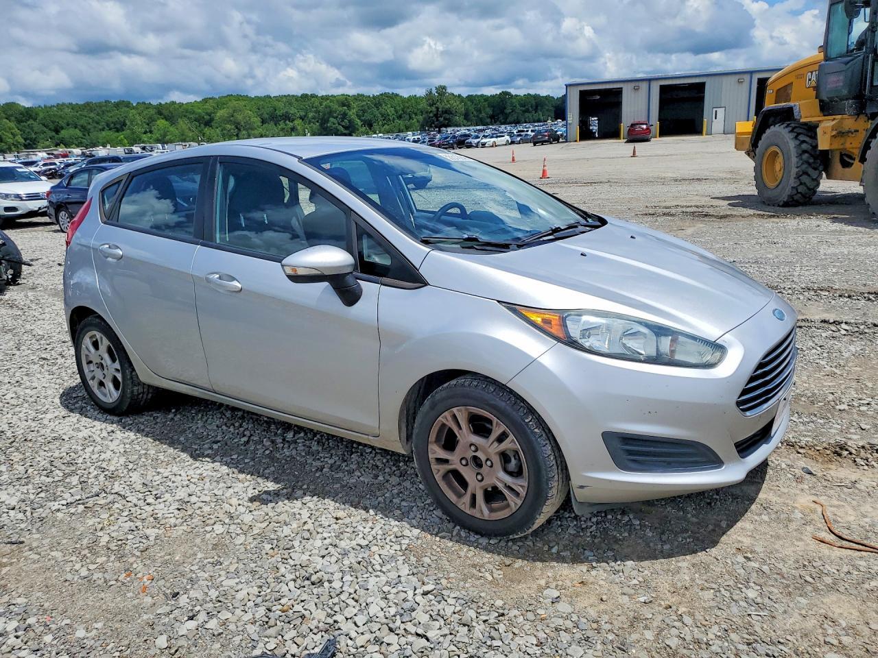 2015 Ford Fiesta Se - Фото 4