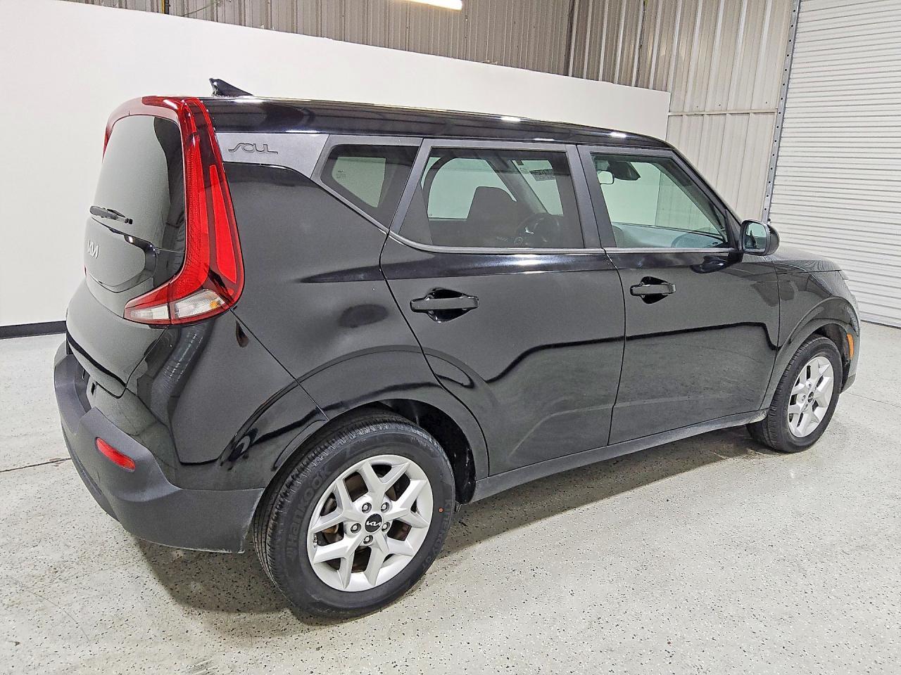 2022 Kia Soul Lx - Image 3