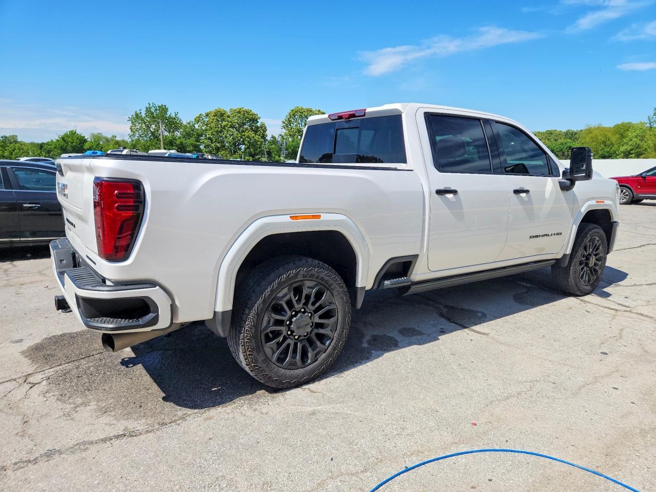 2024 GMC Sierra K2500 Denali Ultimate - Image 3